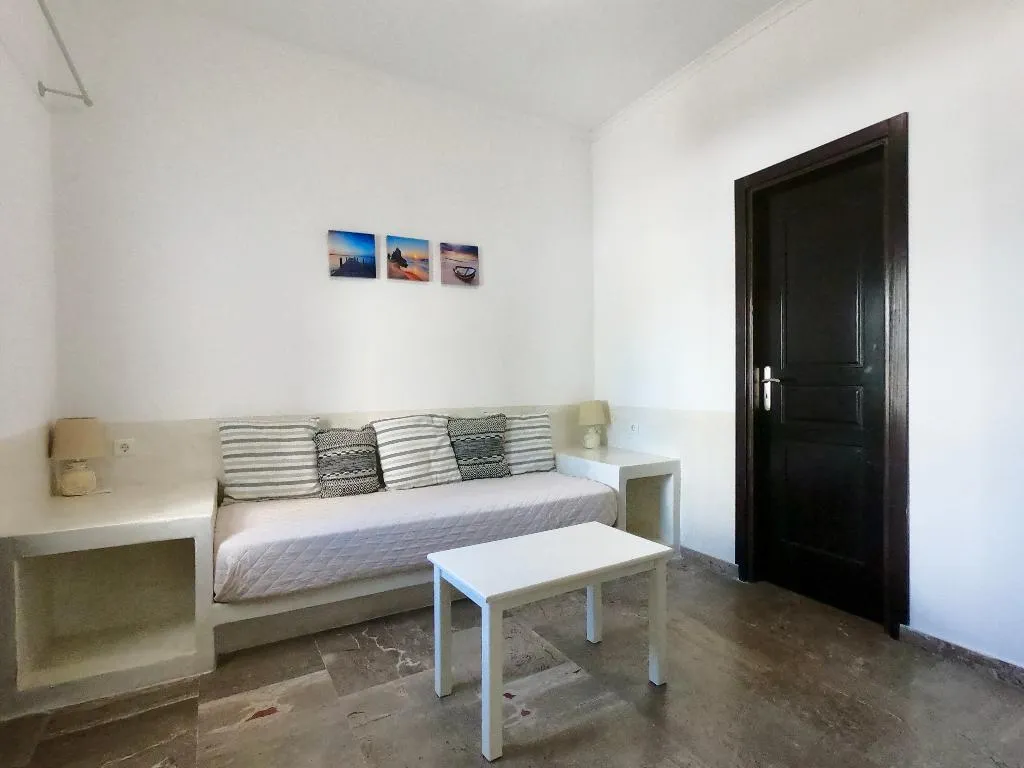 APARTMENT TWO BEDROOMS Room, Anny Studios Perissa Beach, Santorini
