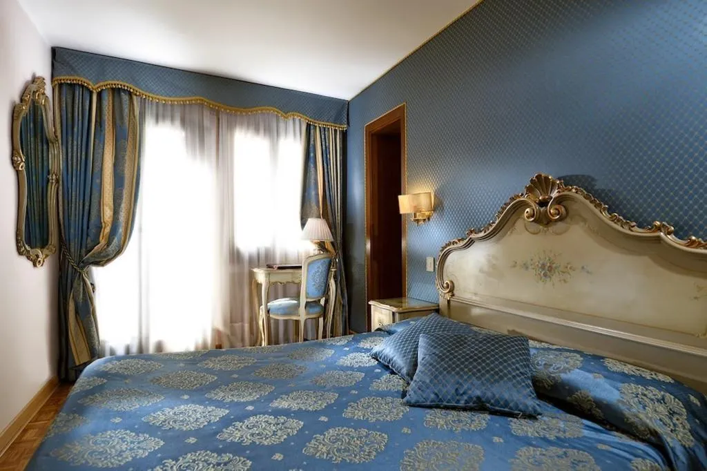 TWIN CLASSIC Room, Royal San Marco, Venice