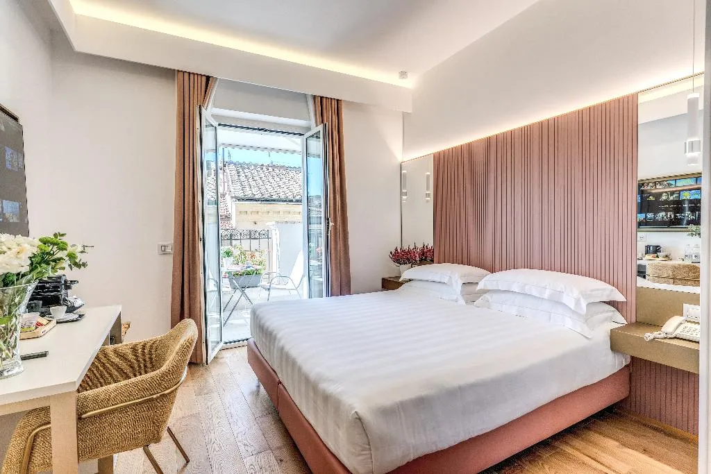 TRIPLE SUPERIOR CITY VIEW Room, Relais Trevi 95 Boutique Hotel, Rome
