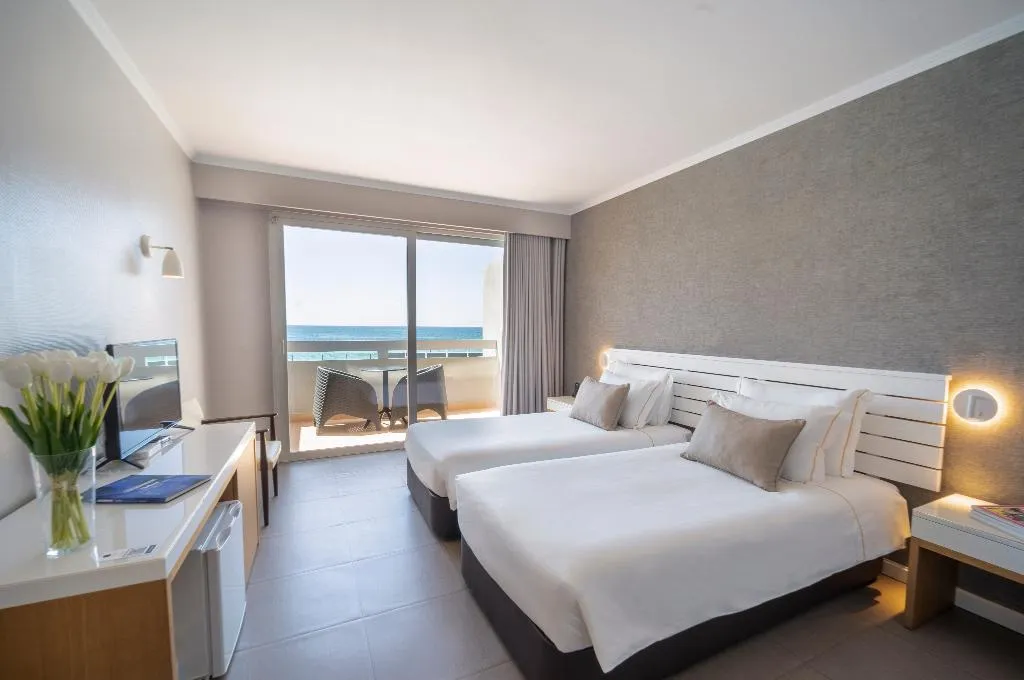 Room, Arribas, Lisbon