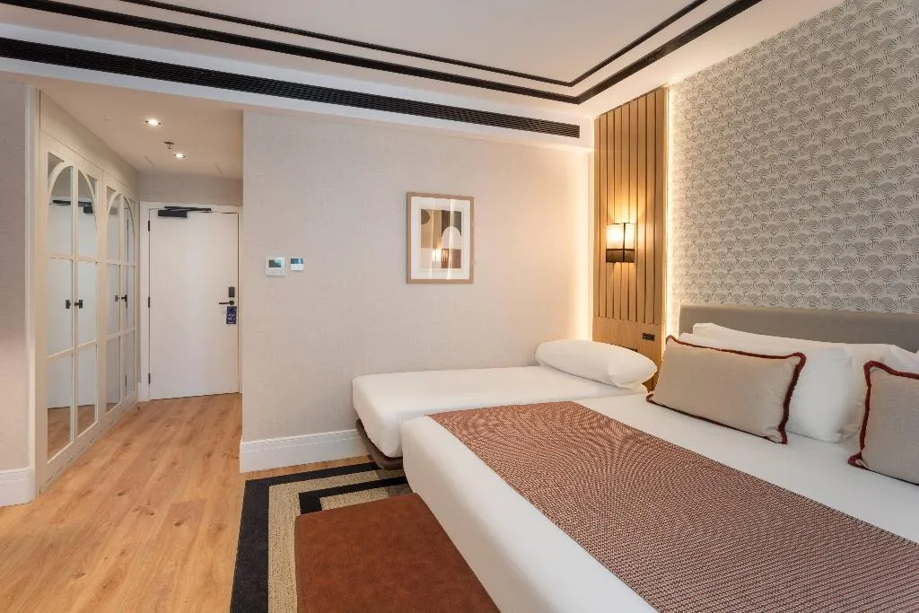 TRIPLE SUPERIOR CITY VIEW Room, Catalonia Plaza España Hotel & Spa, Madrid