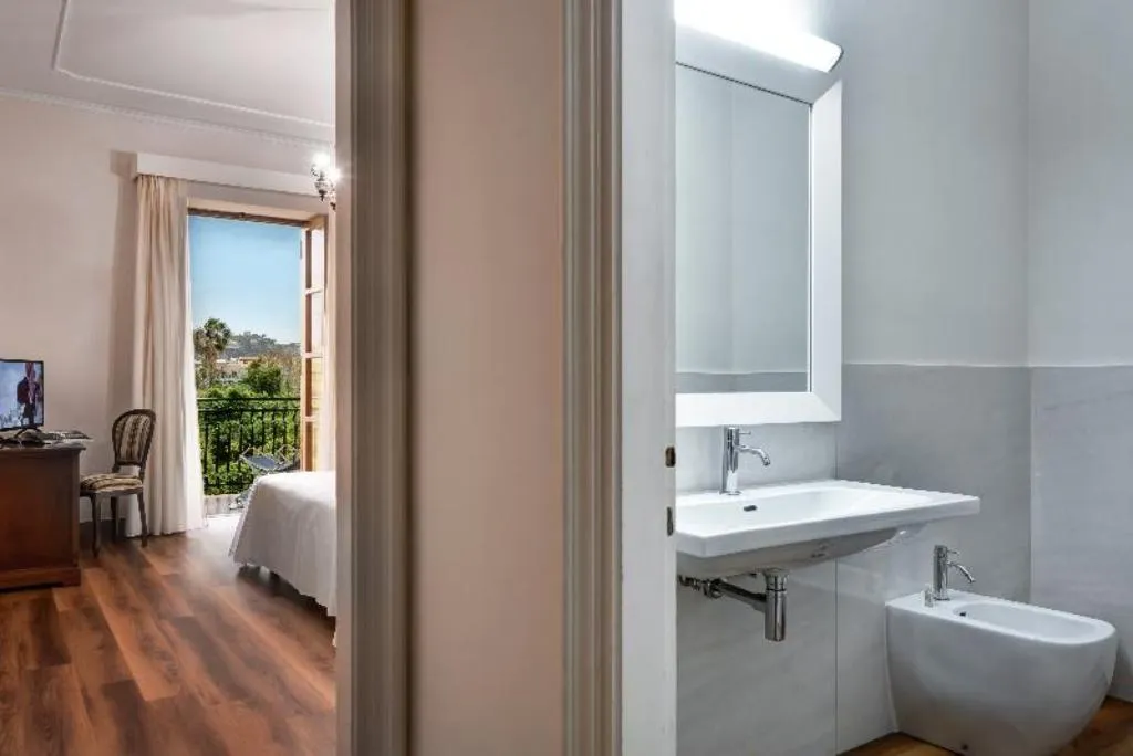 SINGLE STANDARD Room, Majestic Palace, Naples
