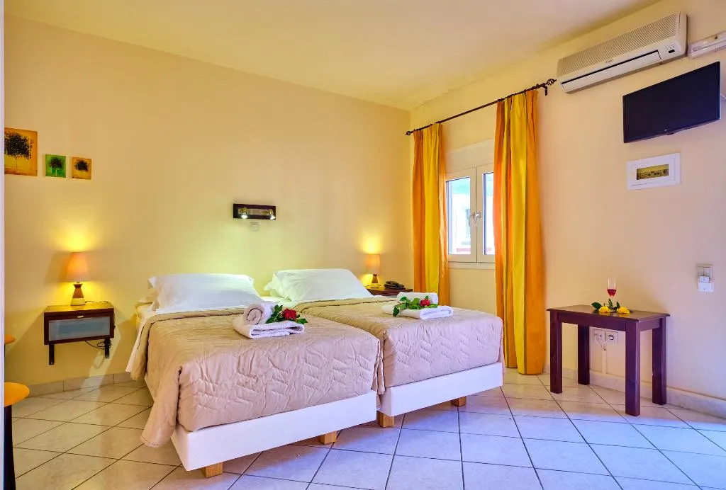 STUDIO CAPACITY 2 Room, Chrismos Luxury Suites & Studios, Corfu