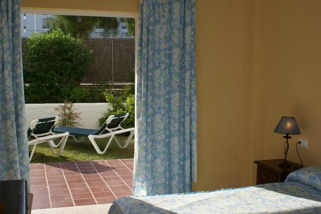 APARTMENT CAPACITY 6 TWO BEDROOMS Room, Hamilton Court, Menorca