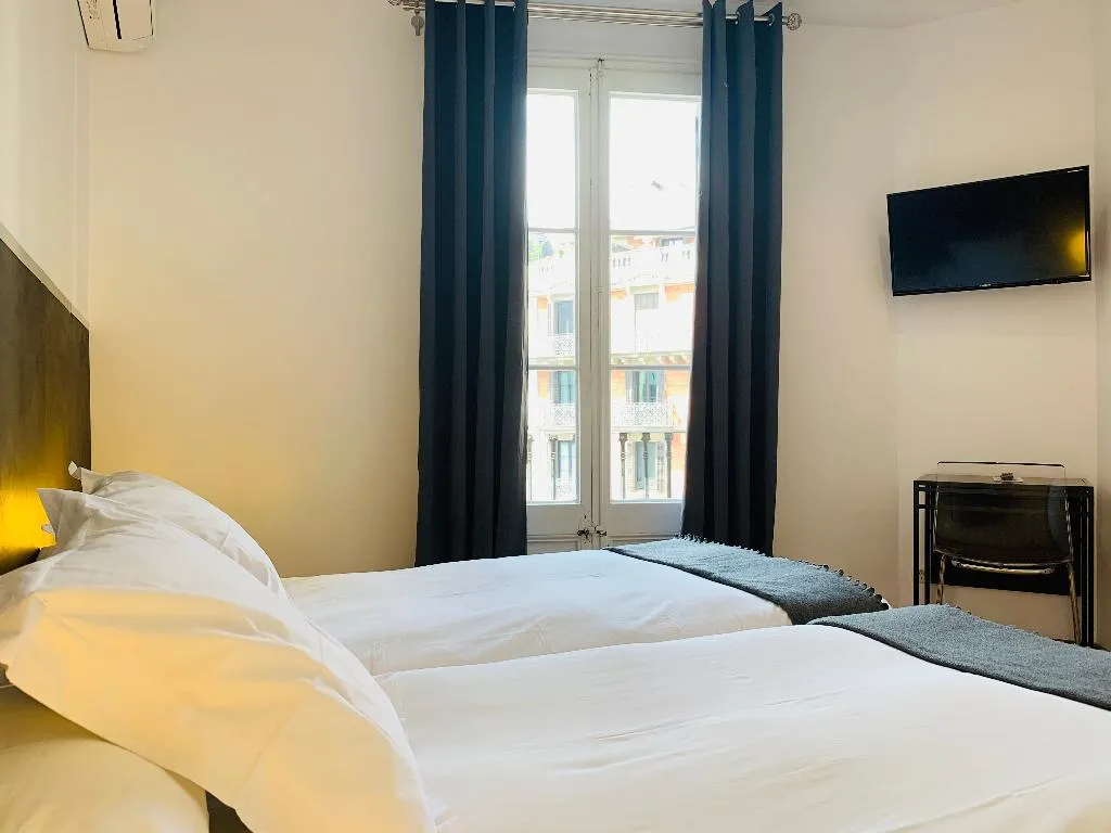 TWIN Shared external bathroom Room, Super Balmes Guest House, Barcelona