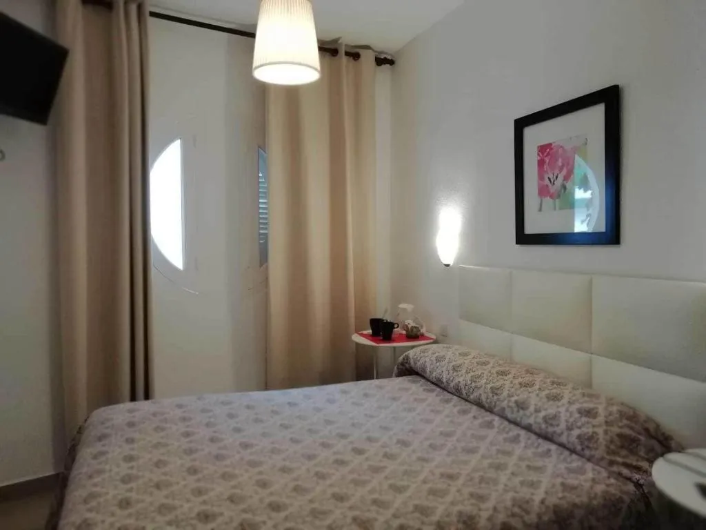Room, Hostal Tres Soles, Costa Del Sol