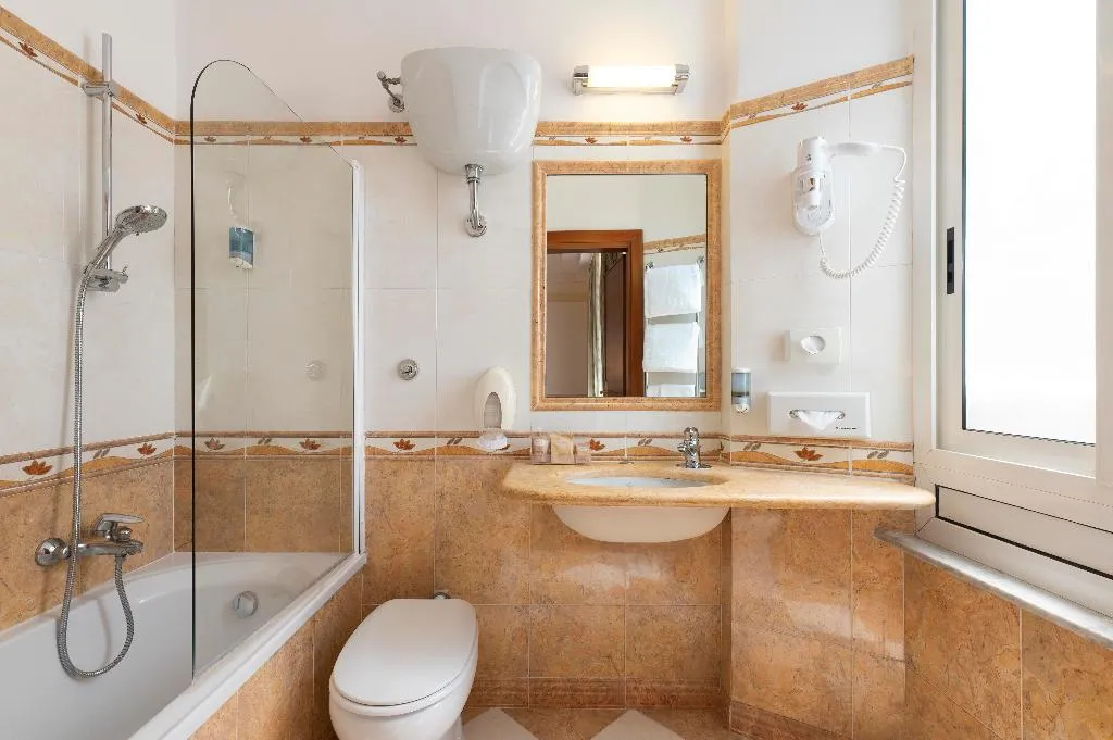 QUADRUPLE STANDARD Room, Hiberia, Rome