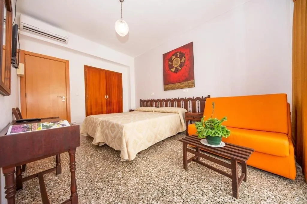 Room, Hostal Santa Eulalia, Ibiza