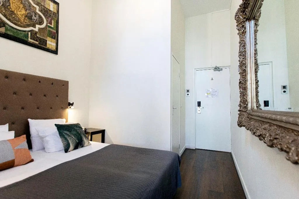 TRIPLE STANDARD Room, Quentin England Hotel, Amsterdam