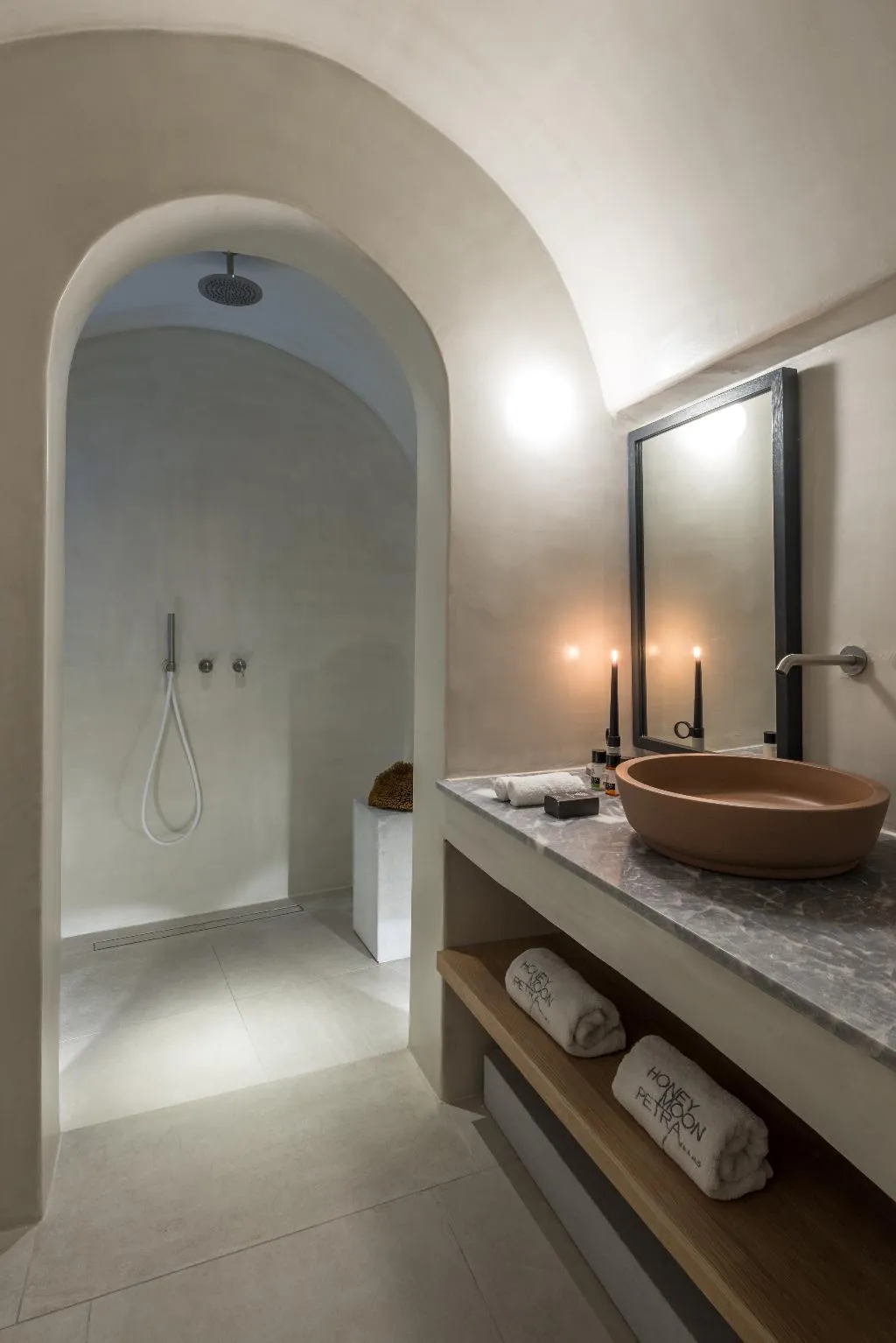 SUITE CAPACITY 2 Room, Honeymoon Petra Villas, Santorini