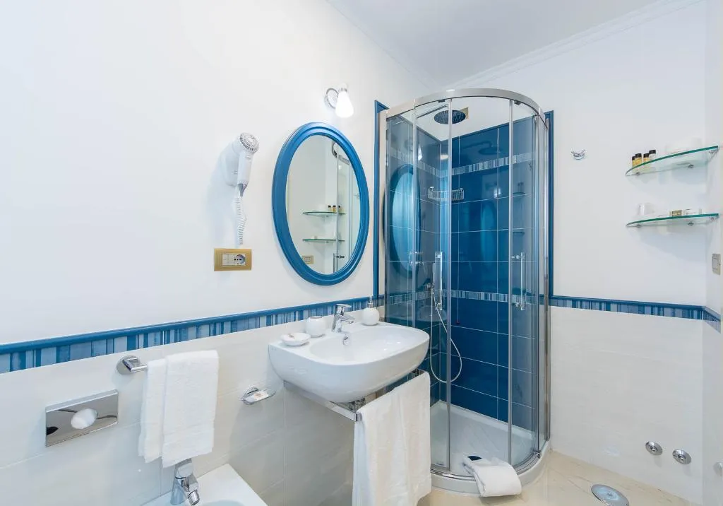 TRIPLE SUPERIOR SEA VIEW Room, B&B Palazzo Montesanto, Naples