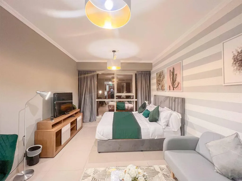 STUDIO ONE BED Room, Goldcrest Executive, Dubai