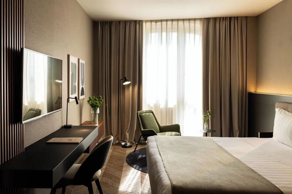 DOUBLE SUPERIOR Room, Litta Palace, Milan