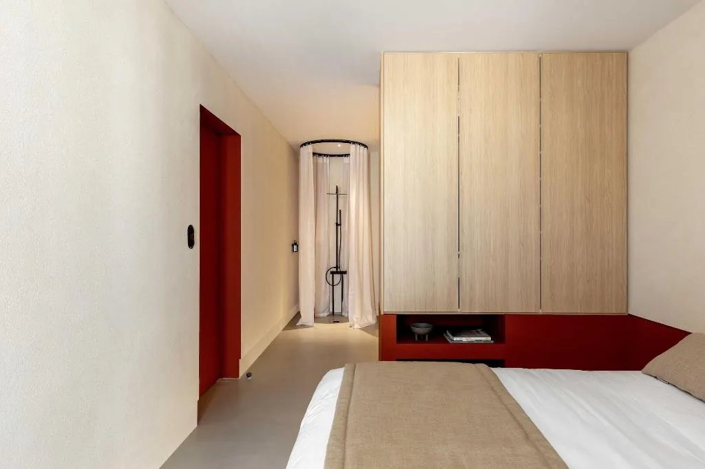 Room, Newel Psychiko, Athens