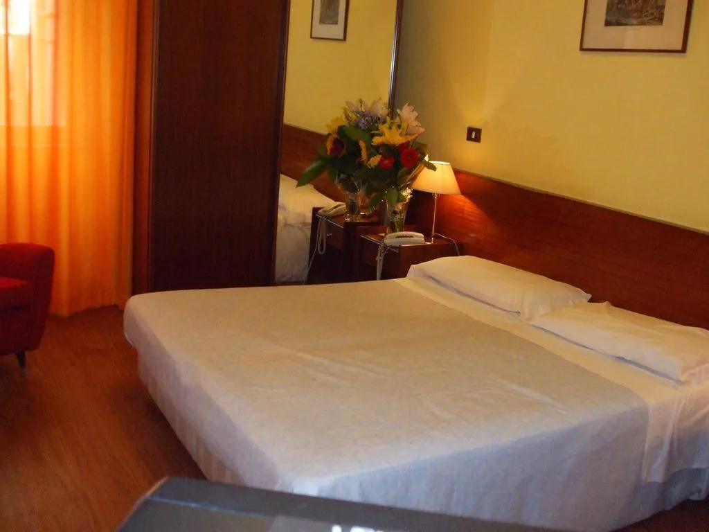 Room, Albergo Mediterraneo, Palermo