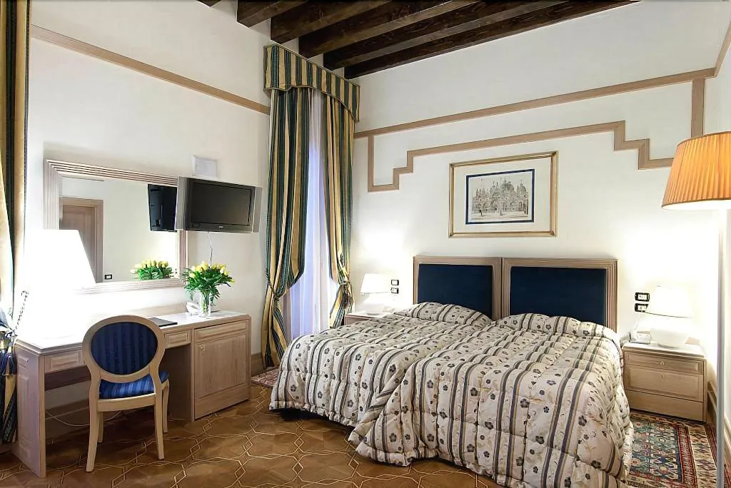 Room, Foscari Palace, Venice