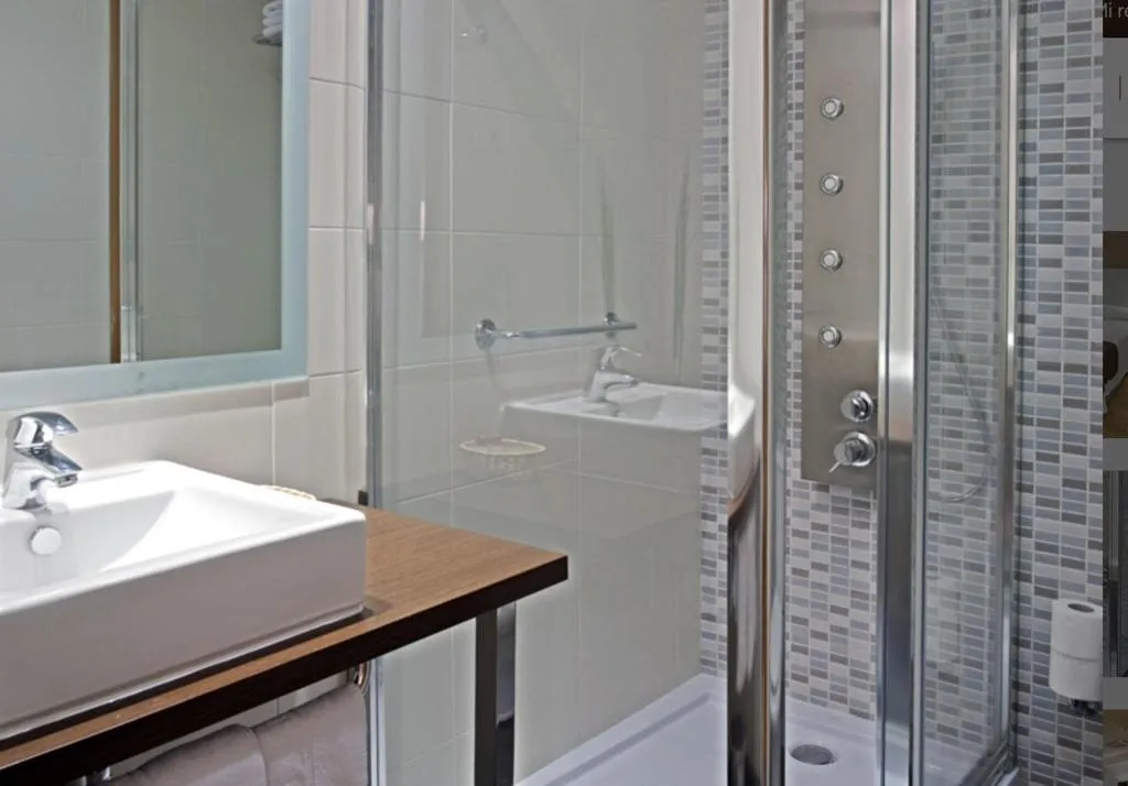 DOUBLE SINGLE USE WITH DOUBLE BED Room, Hostal Carlos III, Madrid