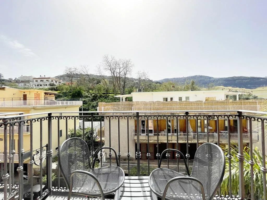 DOUBLE SUPERIOR QUEEN BED Room, Hotel Central, Naples