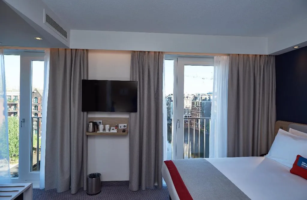 DOUBLE CANAL VIEW Room, Holiday Inn Express Amsterdam - City Hall, Amsterdam