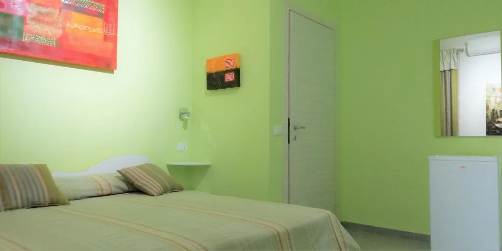 Room, La Roccia Bianca B&B, Catania
