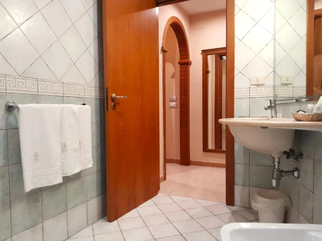 QUADRUPLE STANDARD Room, Montespina Park Hotel, Naples