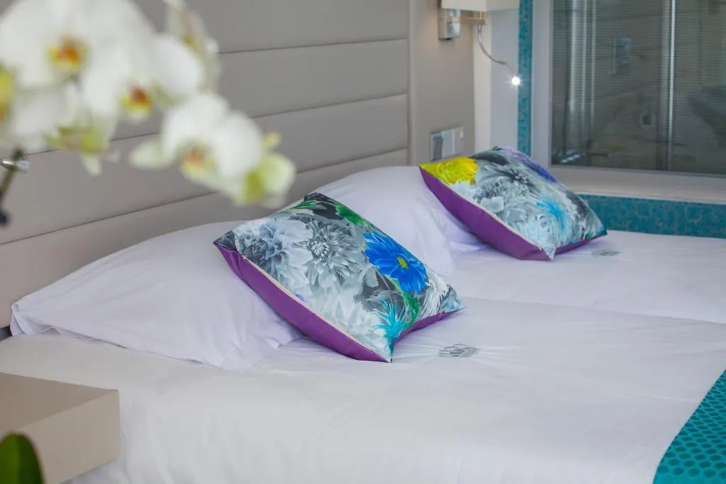 SUITE SEA FRONT Room, King Evelthon Beach Hotel & Resort, Cyprus
