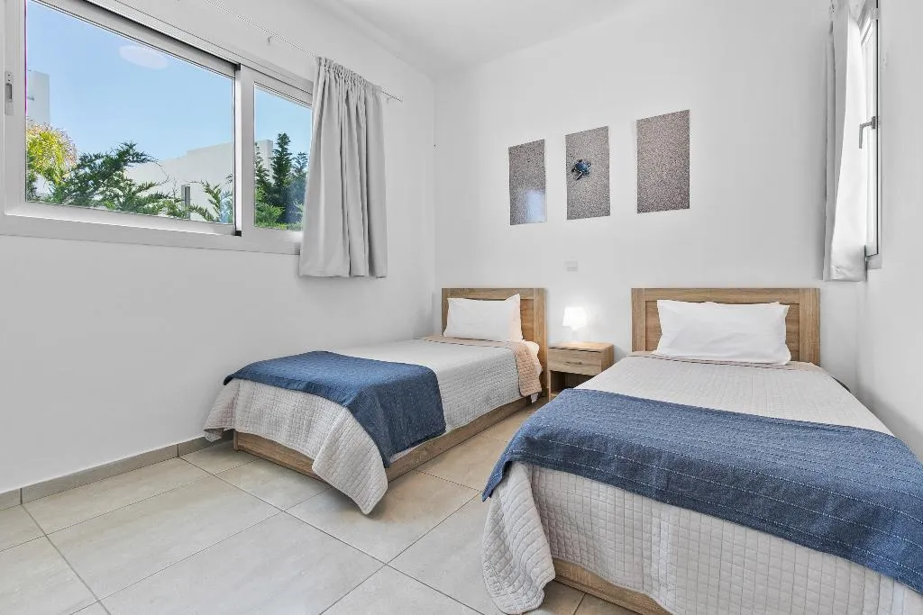 VILLA FIVE BEDROOMS WITH MORE THAN THREE BATHROOMS Room, Sea Point Villas, Cyprus