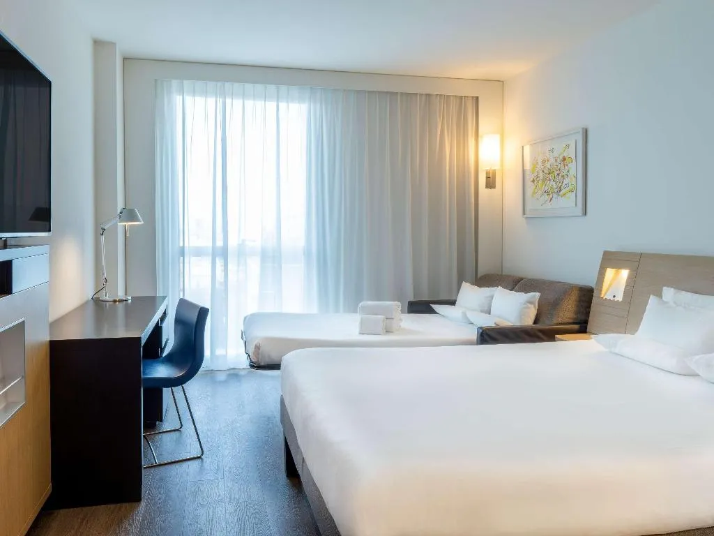 DOUBLE SUPERIOR Room, Novotel Barcelona City, Barcelona