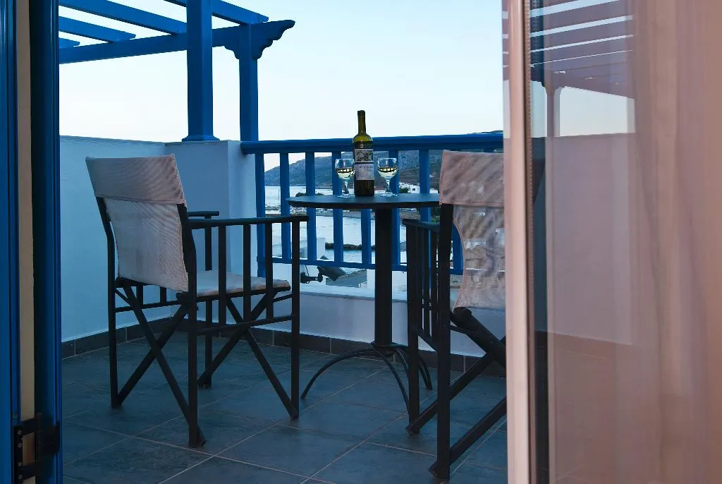 Room, Romantica, Kythira