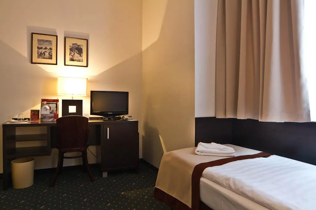 SINGLE STANDARD Room, Titanic Comfort Kurfuerstendamm, Berlin