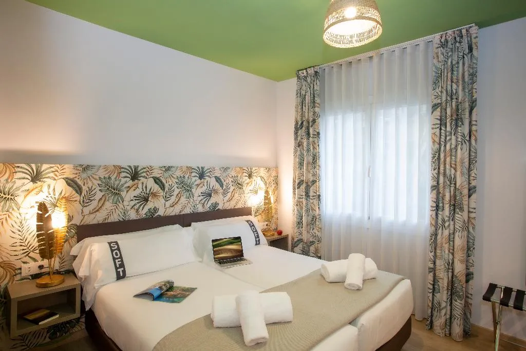 TWIN STANDARD Room, Casual Colours Barcelona, Barcelona