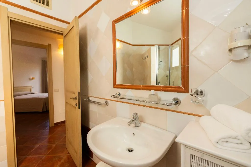 APARTMENT CAPACITY 2 Room, Borgo Degli Ulivi Residence, Cagliari