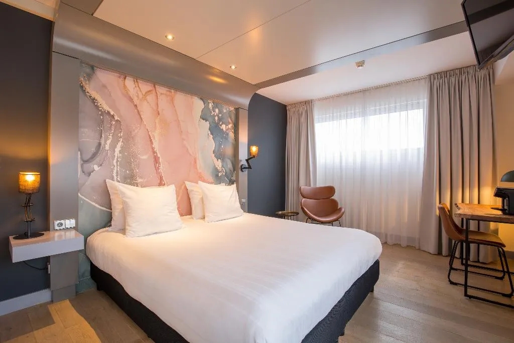 DOUBLE DELUXE Room, Leonardo Hotel Almere City Center, Amsterdam