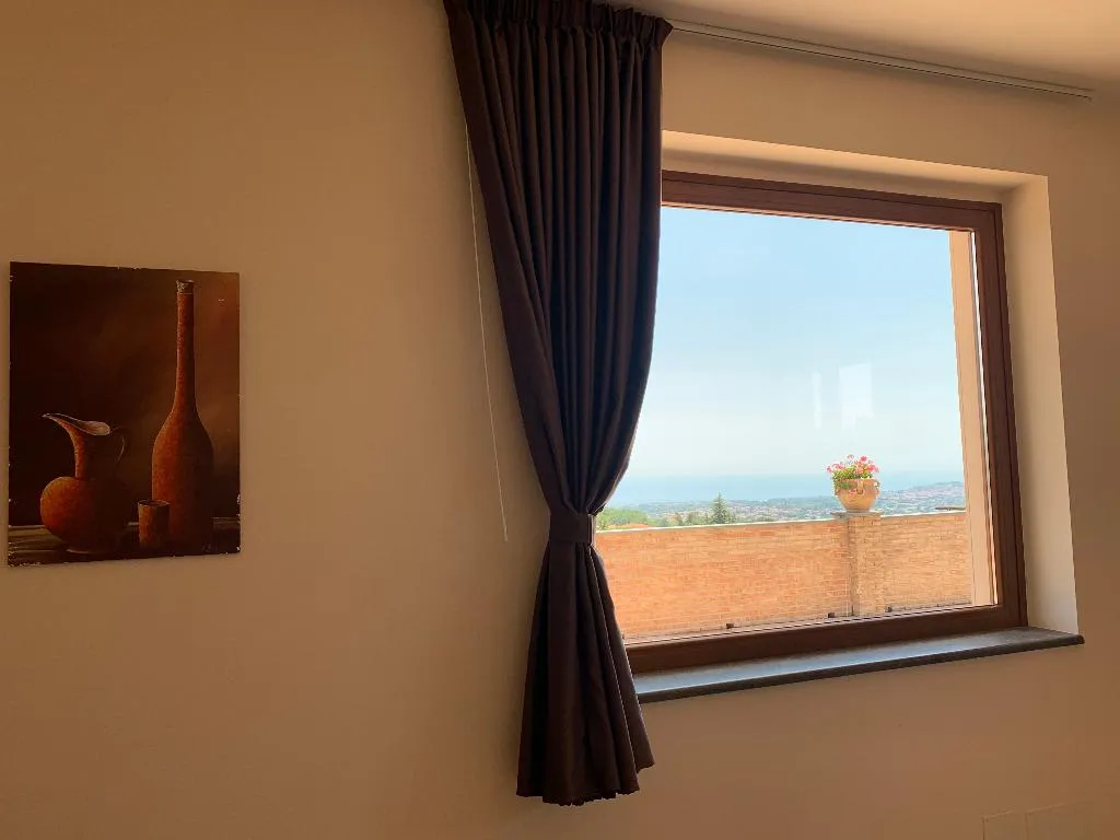 APARTMENT WITH JACUZZI WITH VIEWS Room, Etna Royal View, Catania