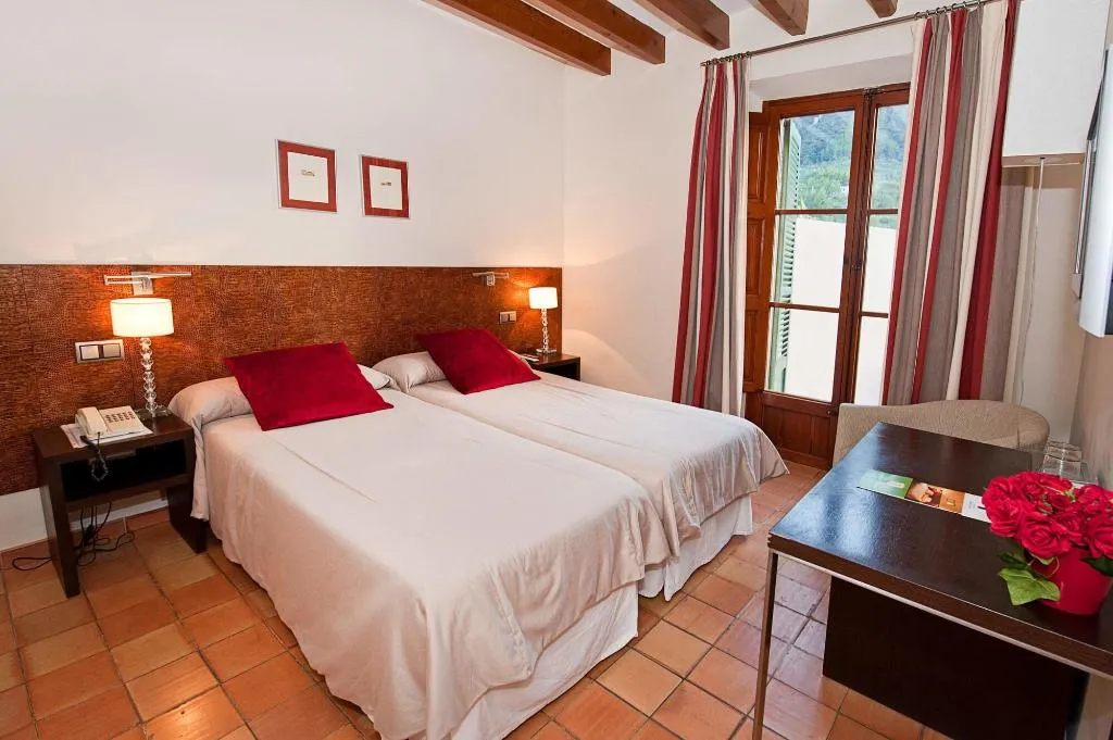 Room, D'Es Puig, Majorca
