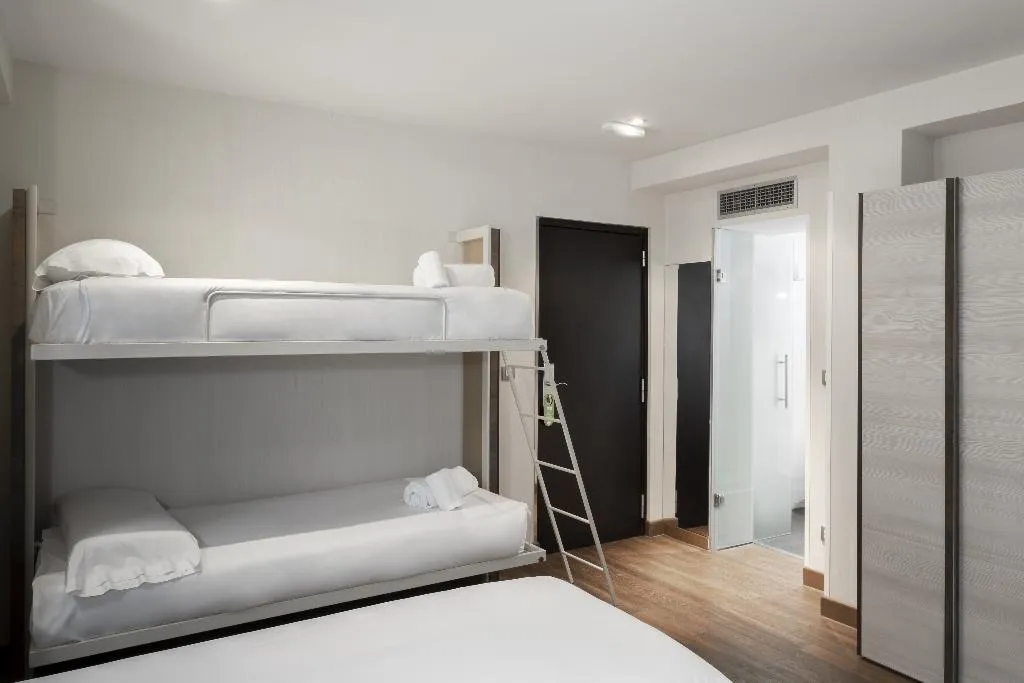 QUADRUPLE STANDARD Room, Petit Palace Posada del Peine, Madrid