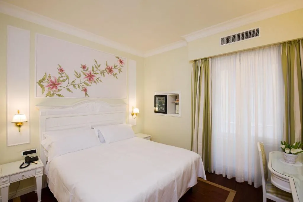 DOUBLE CLASSIC Room, Palazzo Alabardieri, Naples