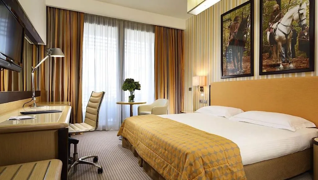 Double or Twin CLASSIC WITH BALCONY Room, Unahotels Varese, Milan