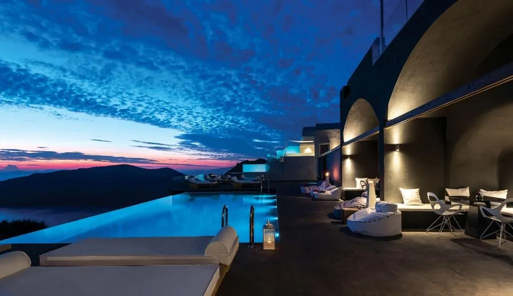 Sports and Entertainment, West East Suites, Santorini