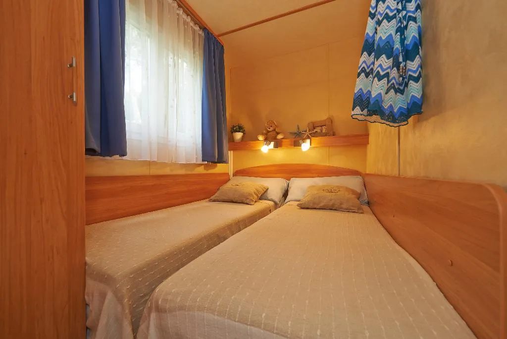 MOBILE HOME CAPACITY 2 Room, Baia Domizia Camping Village, Naples