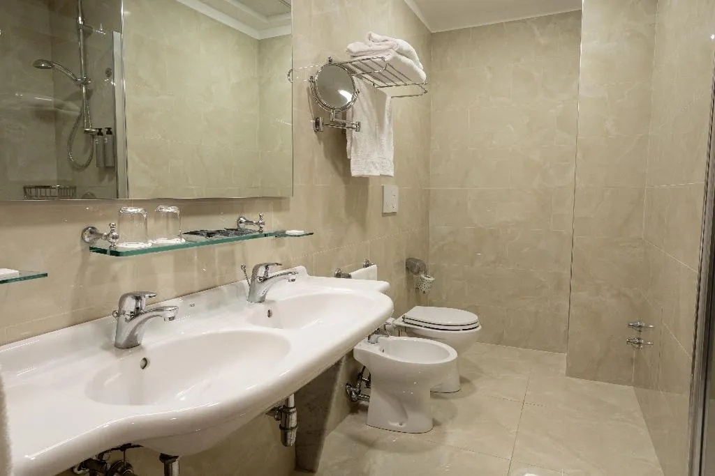 SUITE CAPACITY 3 Room, Grand Hotel Tiberio, Rome
