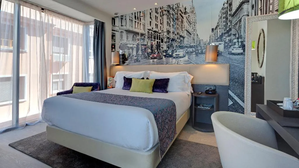 DOUBLE PREMIUM QUEEN BED Room, Hotel Indigo Madrid - Gran Via, Madrid