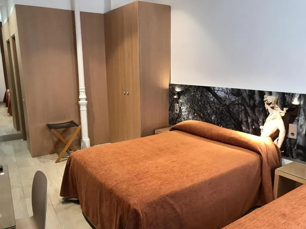 Room, Hostal Cervelo, Madrid