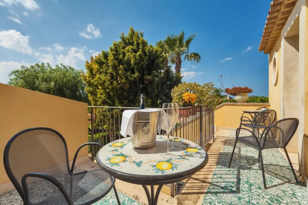 JUNIOR SUITE QUEEN SIZE BED Room, Dimora Caiammari Luxury Hotel & Spa, Catania