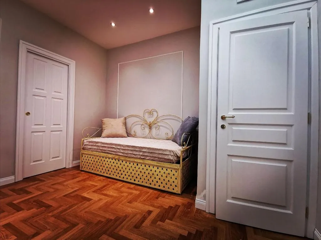 Room, Residenza Borbonica, Naples