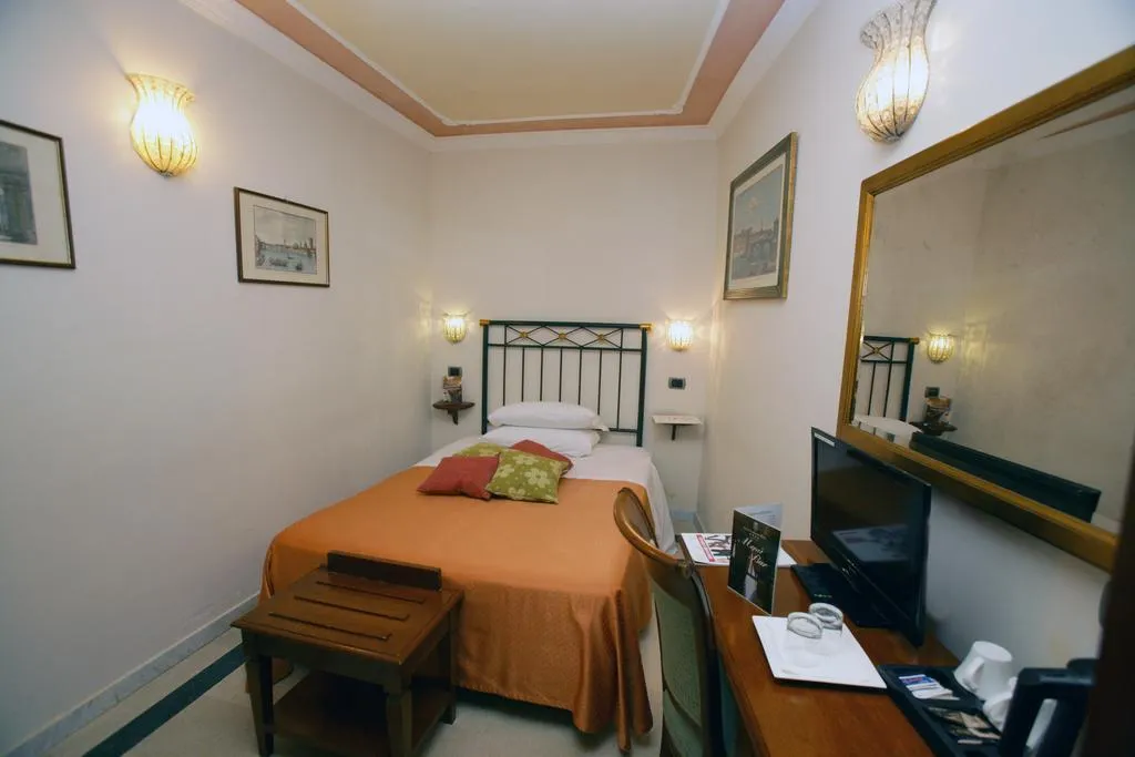 SINGLE SUPERIOR Room, Domus Florentiae Hotel, Florence