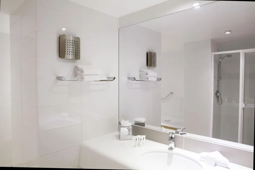 TRIPLE TWO BEDS Room, Louis Fitzgerald Hotel, Dublin