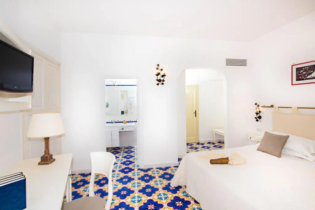 DOUBLE KING SIZE BED Room, Savoia, Naples