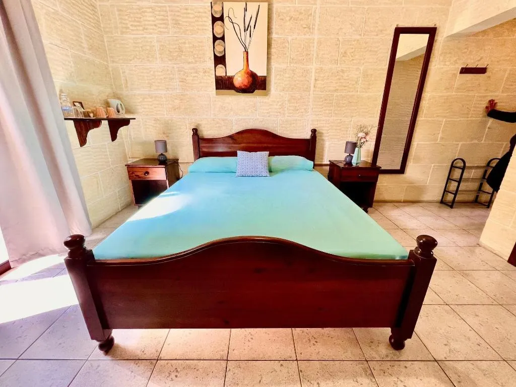 Room, Grotto's Paradise B&B, Gozo