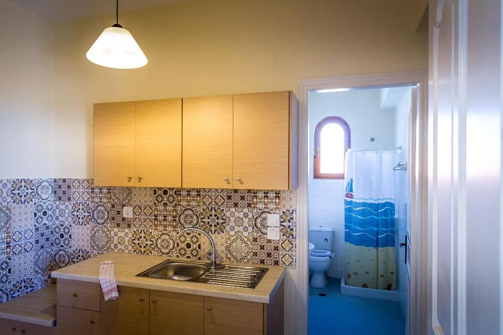 Room, Blue Horizon Studios, Zante